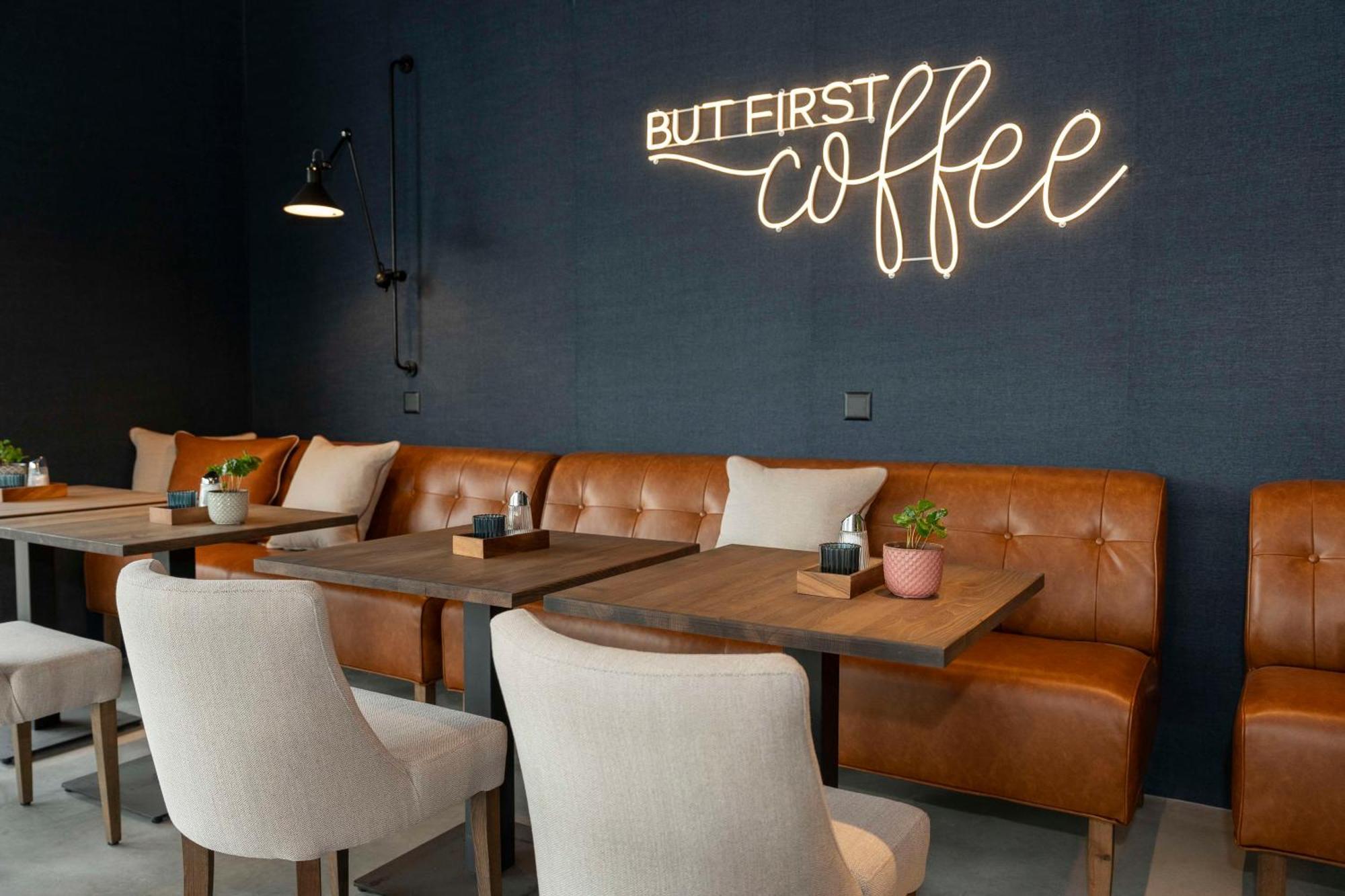 Giessen Hotel & Coffeehouse Вадуц Екстериор снимка