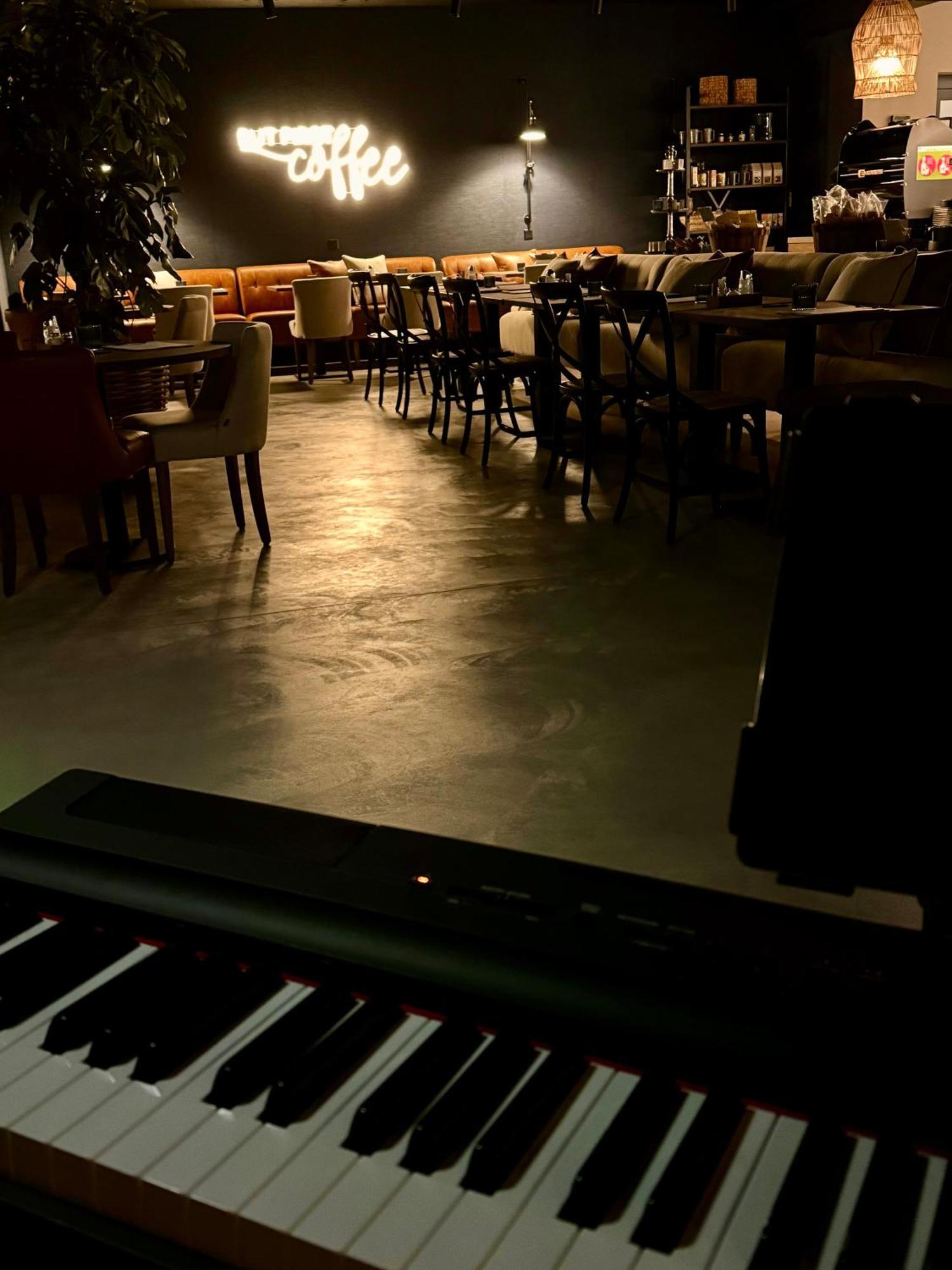 Giessen Hotel & Coffeehouse Вадуц Екстериор снимка