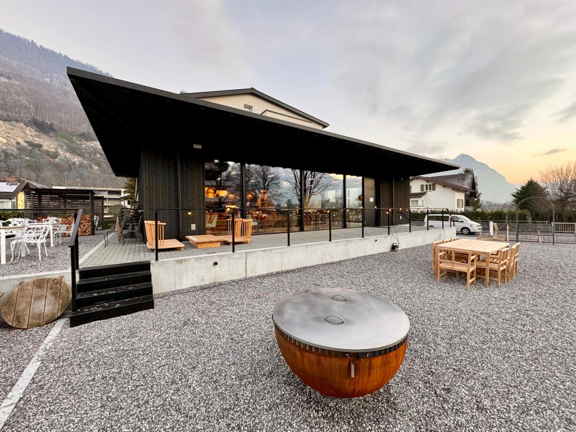 Giessen Hotel & Coffeehouse Вадуц Екстериор снимка