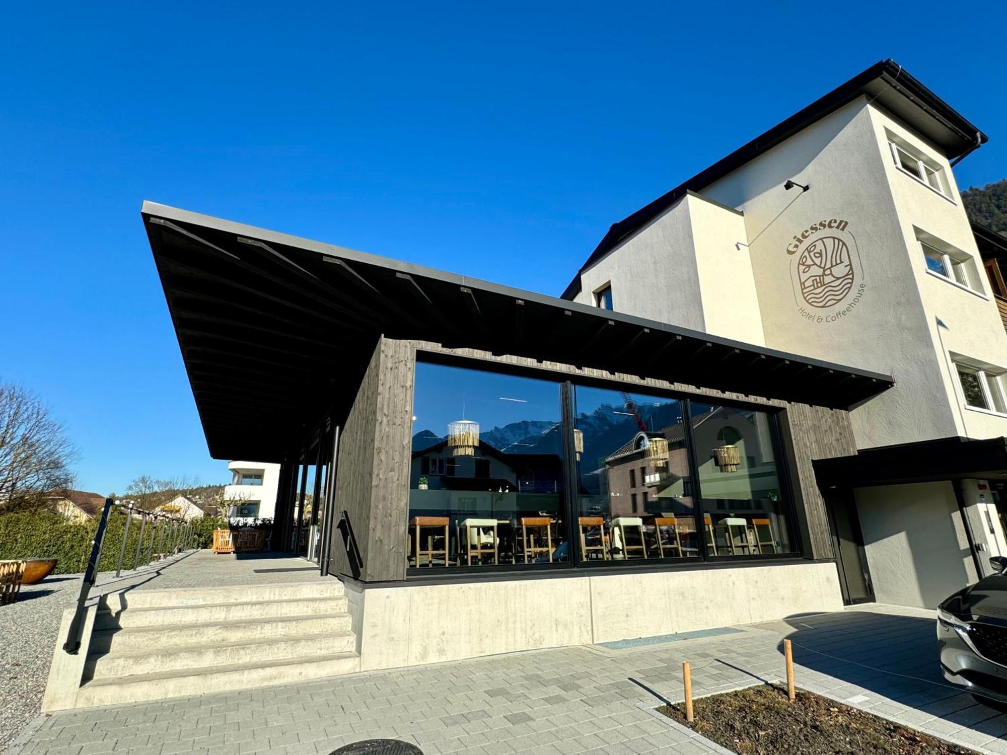 Giessen Hotel & Coffeehouse Вадуц Екстериор снимка